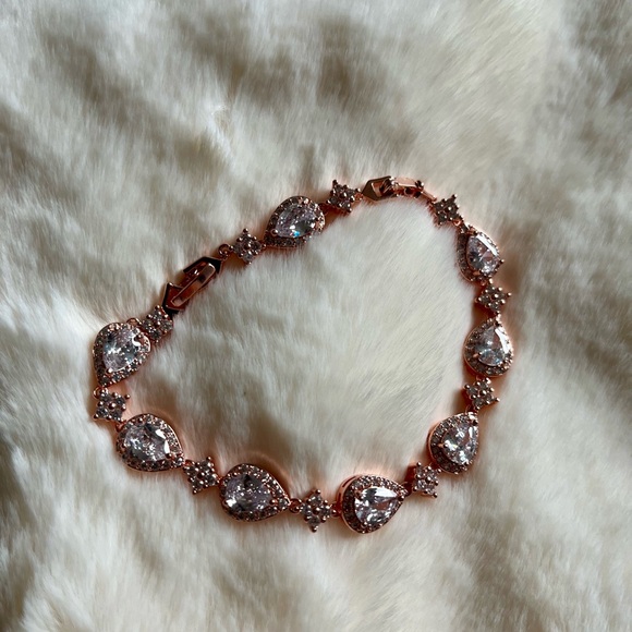 Teardrop wedding bracelet with extender - Picture 3 of 7